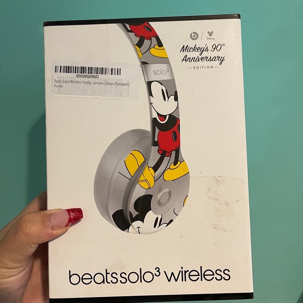 NIB Mickey’s 90th Birthday Beats Solo 3